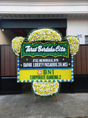 Papan Bunga Duka di Kekenturan Dua
