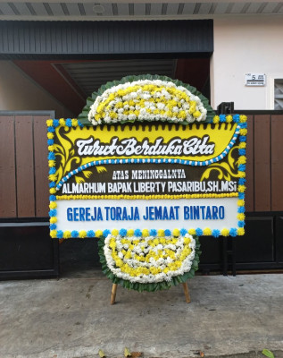 Papan Bunga Duka di Kekenturan Dua