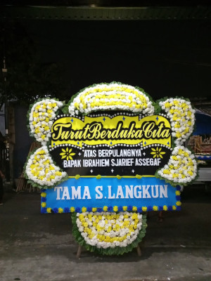 Papan Bunga Duka di Kekenturan Dua
