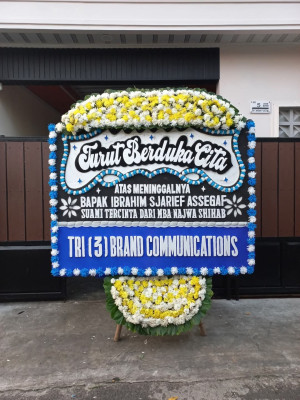 Papan Bunga Duka di Kekenturan Dua